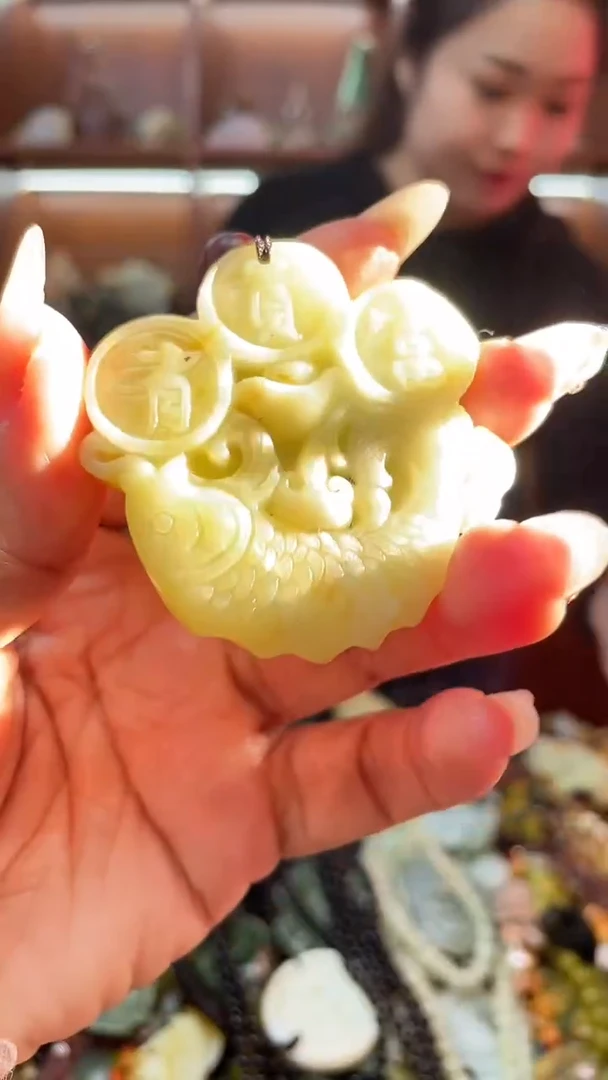 未镶嵌蛇纹石玉吊坠