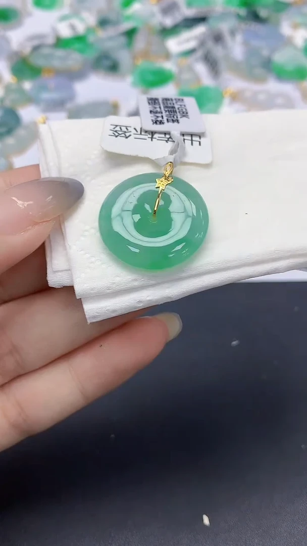 翡翠18K金镶嵌颈饰天然缅甸a货翡翠