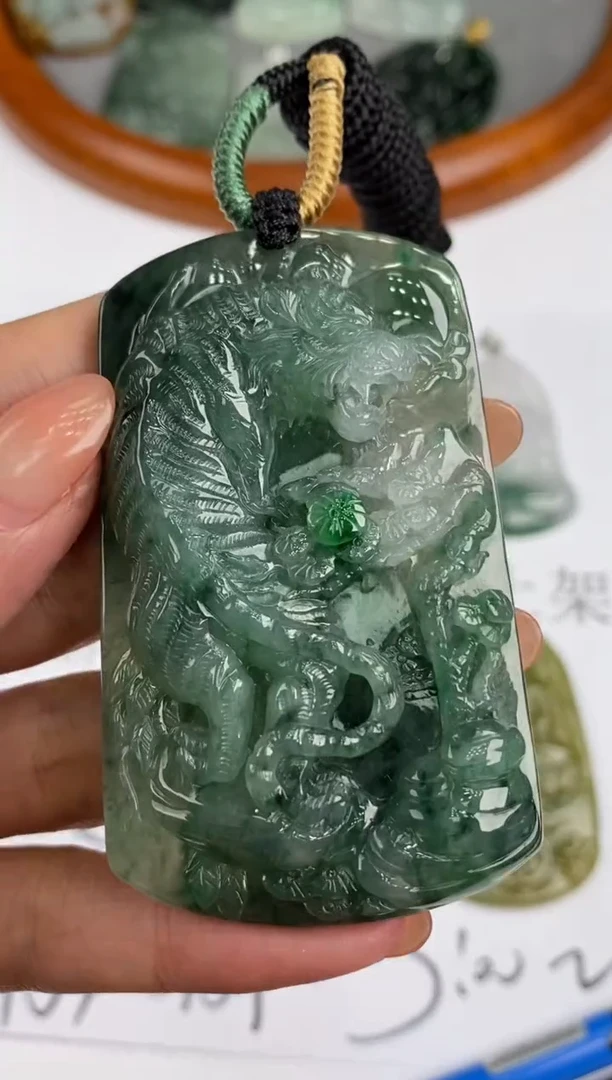 未镶嵌挂件翡翠305396       多人