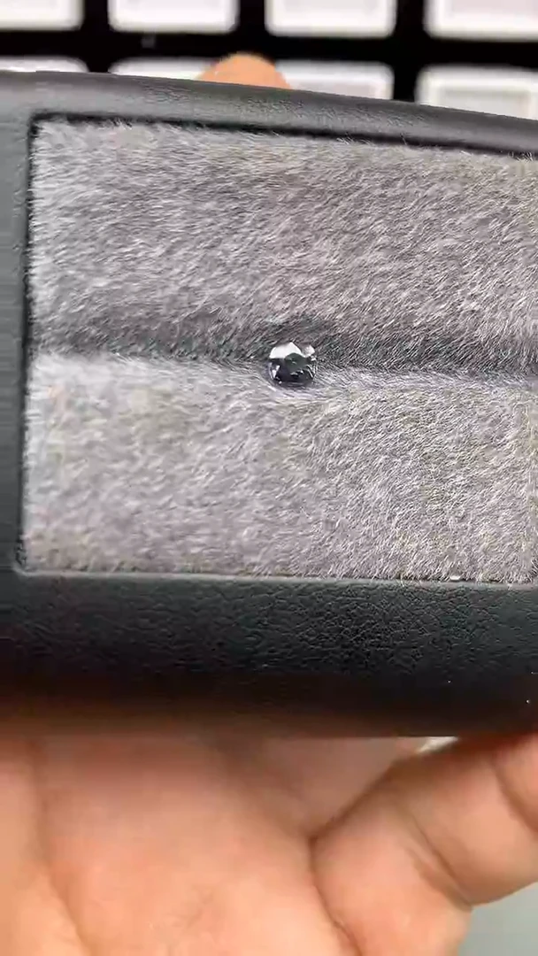 未镶嵌裸石尖晶石0.35