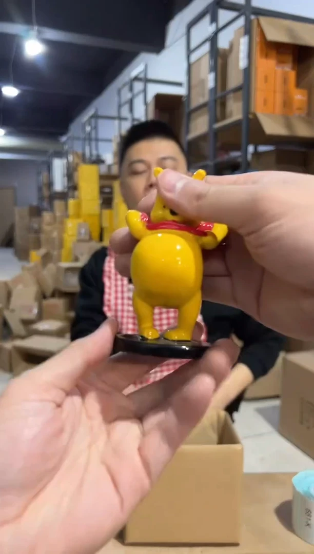 【闪购商品】杯树脂维尼露肚皮摆件