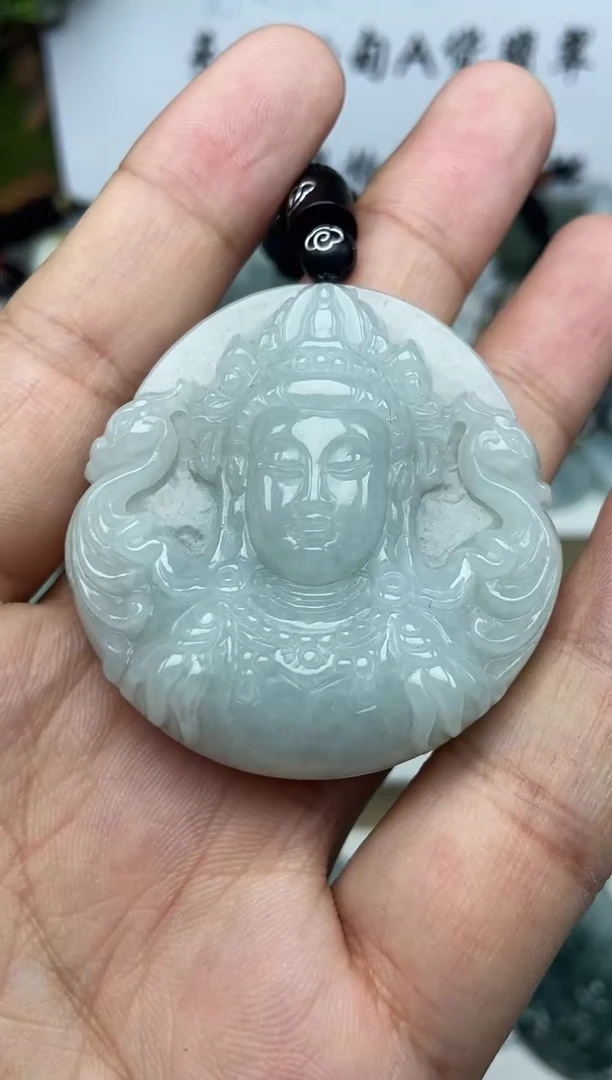 翡翠未镶嵌颈饰出人头地
