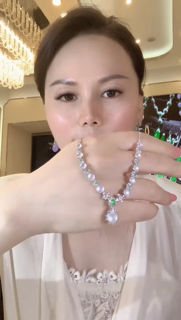 套链18K金镶嵌翡翠D128