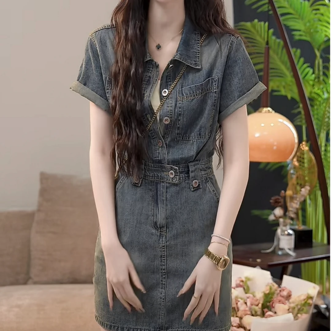 遥远岛夏季港风牛仔连衣裙女2025夏季显瘦复古单排扣韩系软糯短裙