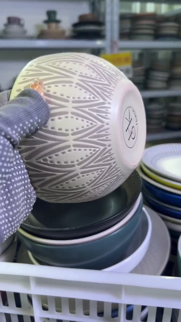 瓷片采****菇“今天半价” 18包邮！