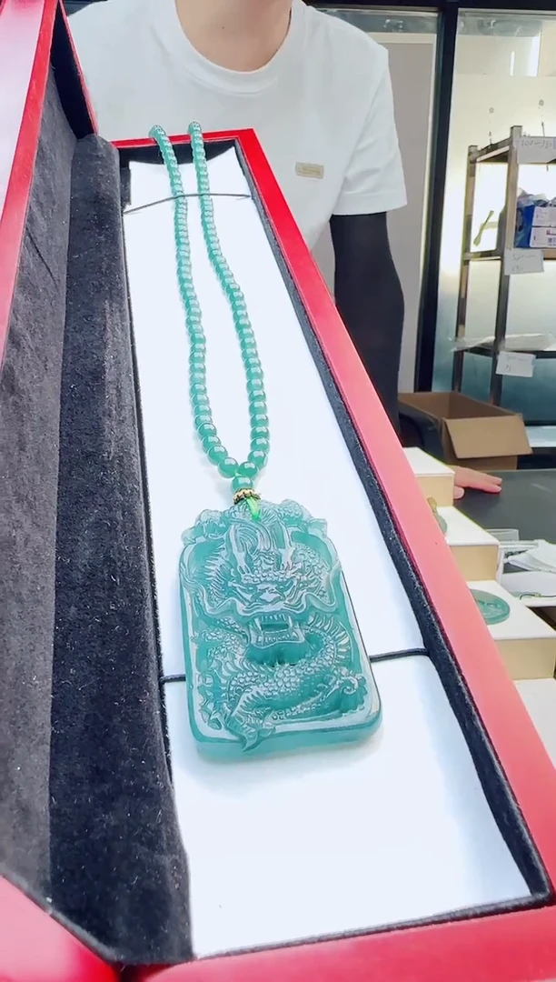 翡翠未镶嵌颈饰多样性发其中一