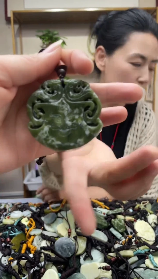 未镶嵌岫玉吊坠·