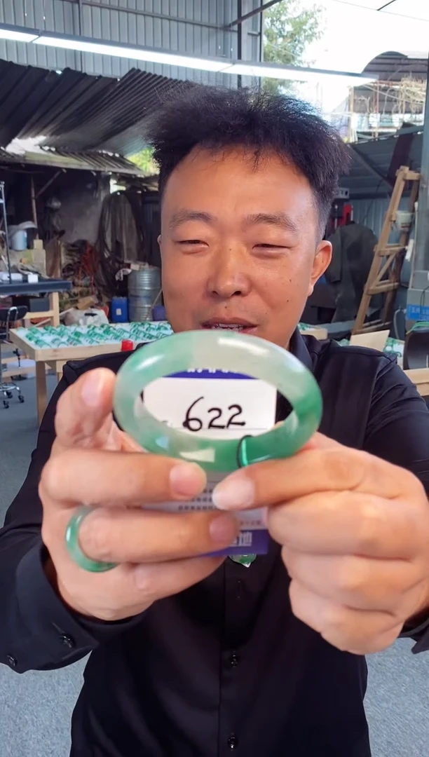 未镶嵌手镯石英质玉（非洲翠）57+