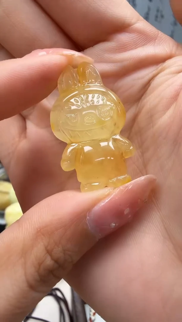 未镶嵌琥珀裸石如图