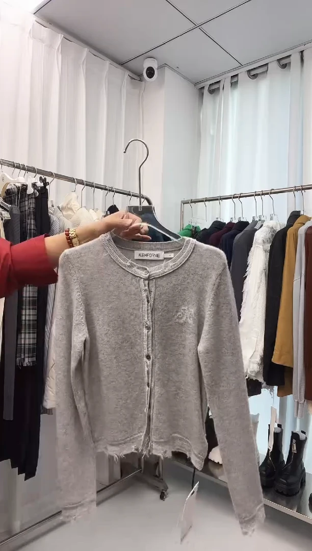 编号812   KFM 针织开衫S码  福福已开价