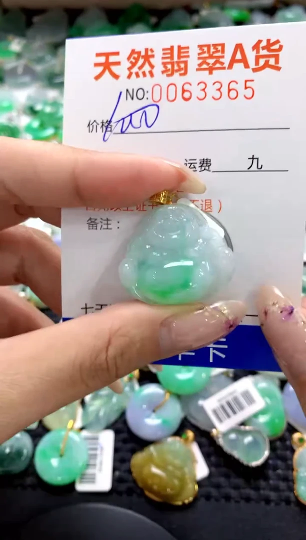 翡翠18K金镶嵌颈饰1111111111111111