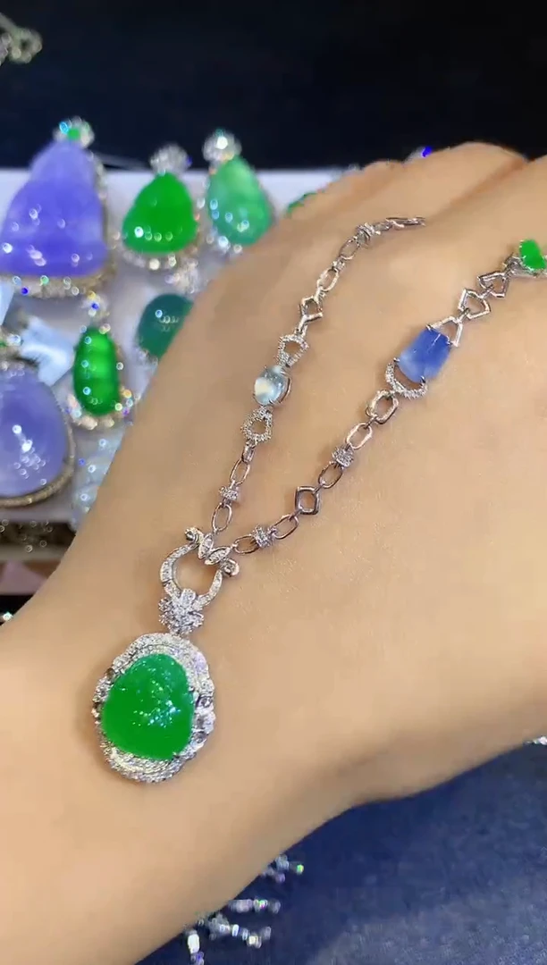 翡翠18K金镶嵌套链多样性发其一