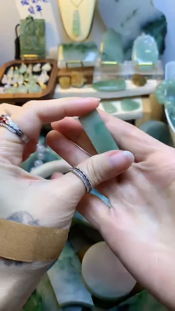 未镶嵌挂件翡翠缅甸A货翡翠,没有运费险,有纹有裂·