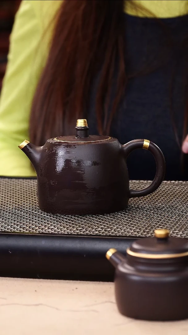茶壶紫砂四号井茄皮紫泥描金汉铎200cc
