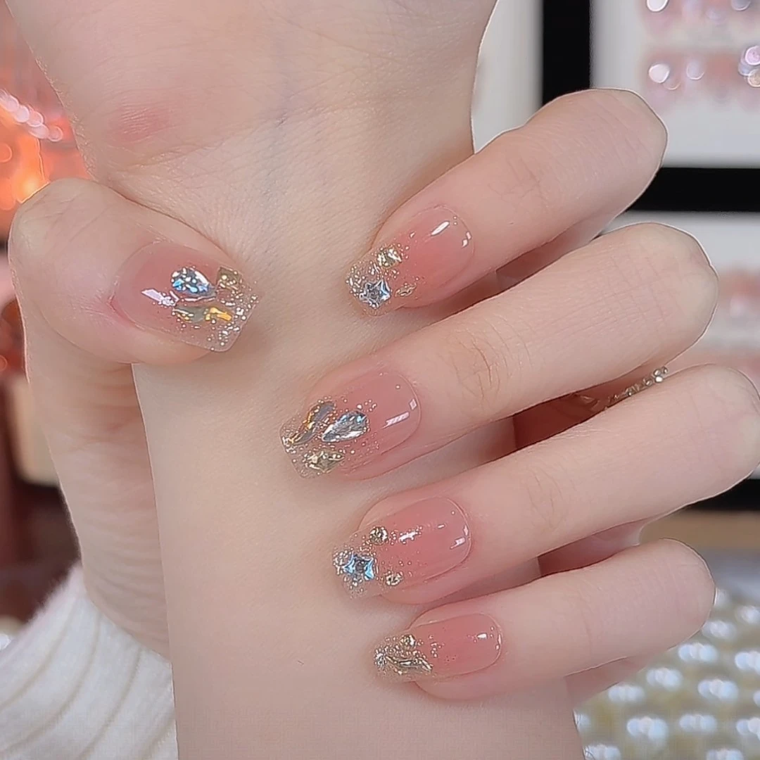 【秋冬美拉德】纯手工穿戴甲镶钻爆闪猫眼纯欲高级感裸色美甲短中款