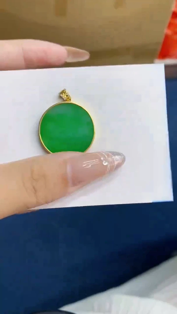 颈饰18K金镶嵌翡翠1