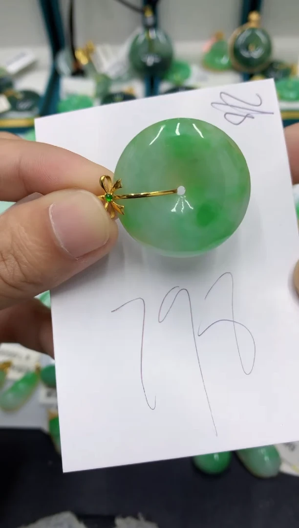 【闪购商品】翡翠颈饰18K金镶嵌翡翠