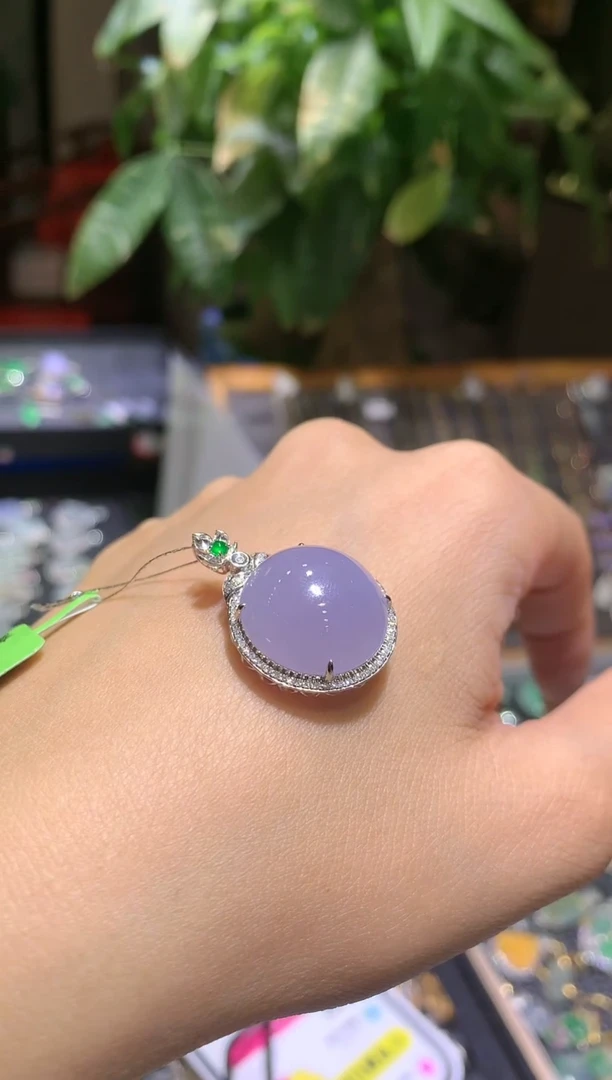 【闪购商品】翡翠吊坠(不含链)18K金镶嵌蛋面