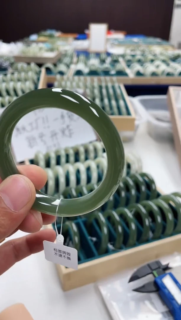 和田玉手镯未镶嵌和田玉手镯