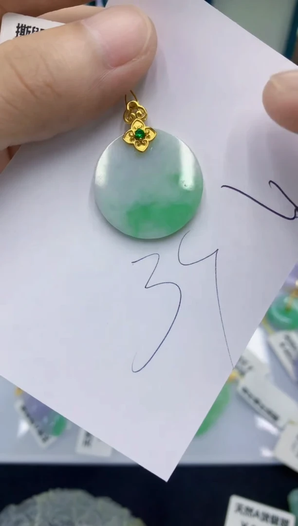 翡翠未镶嵌颈饰翡翠