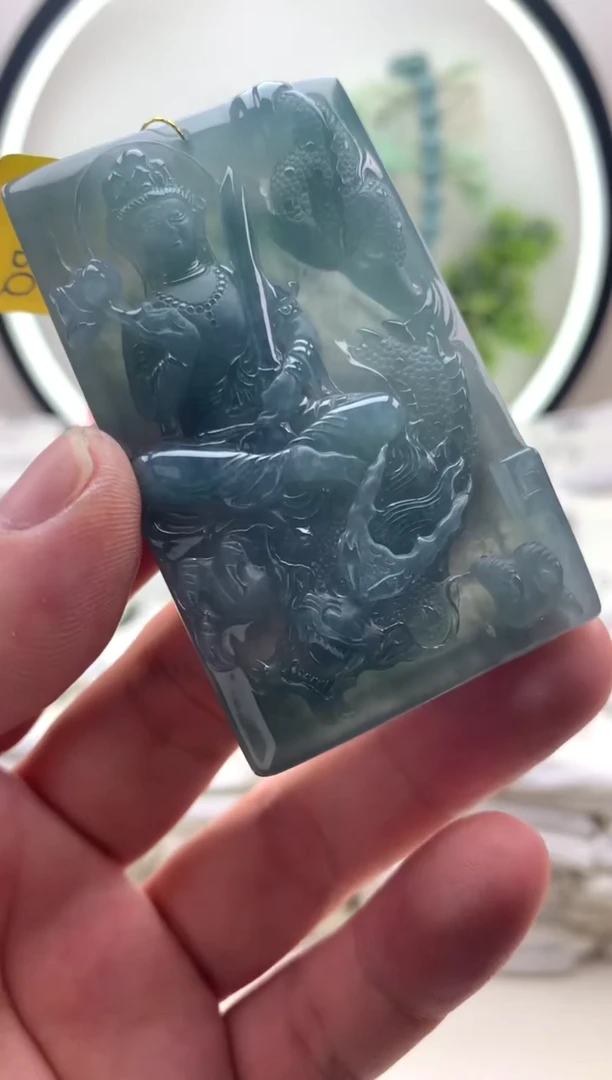 翡翠未镶嵌颈饰虚空藏