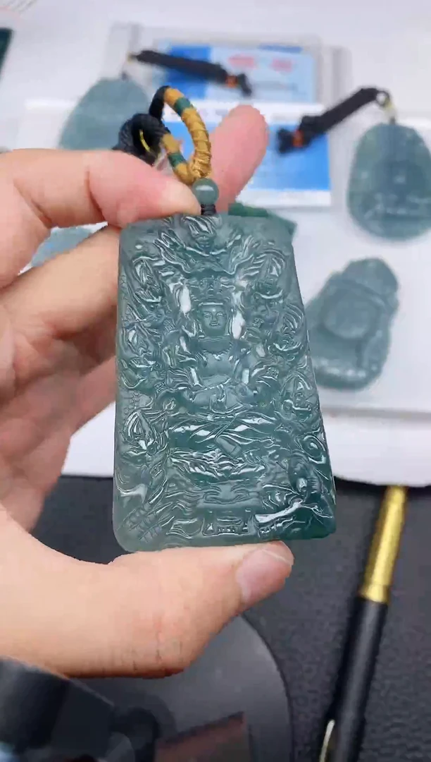 颈饰未镶嵌翡翠