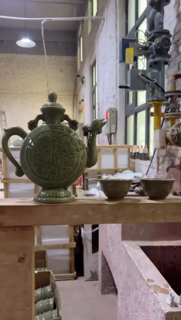 微瑕耀州窑青瓷凤鸣壶+莲纹小杯2