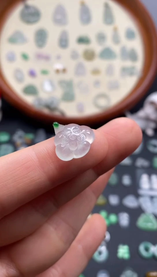 翡翠未镶嵌颈饰冰花开富贵/芬