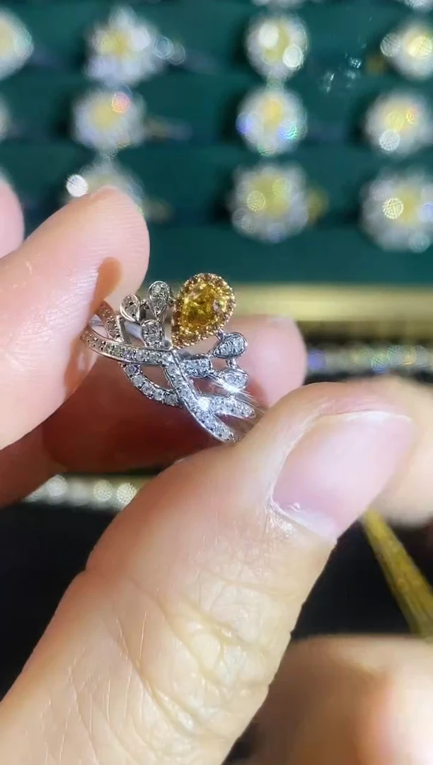 18K金镶嵌戒指钻石444