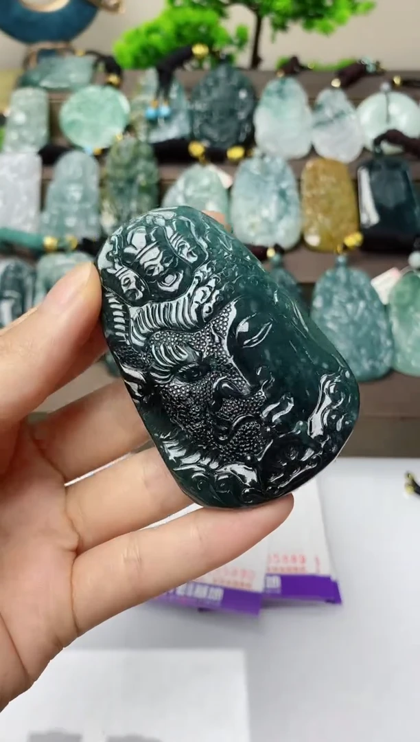 翡翠未镶嵌颈饰
