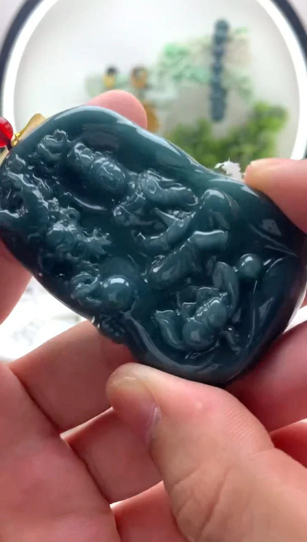 翡翠未镶嵌颈饰大势至