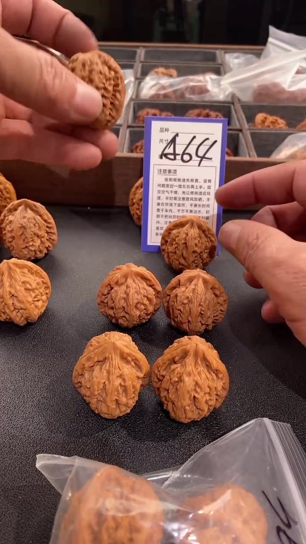 【闪购商品】文玩核桃吊坠36红锦鲤