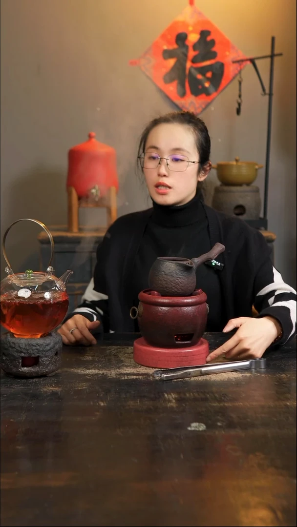 【闪购商品】酒红色的炭炉炉子