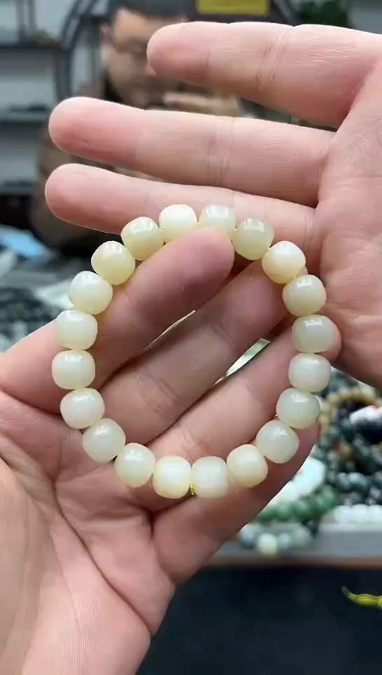 未镶嵌手串和田玉家****，纯天然新疆且末浅糖11.