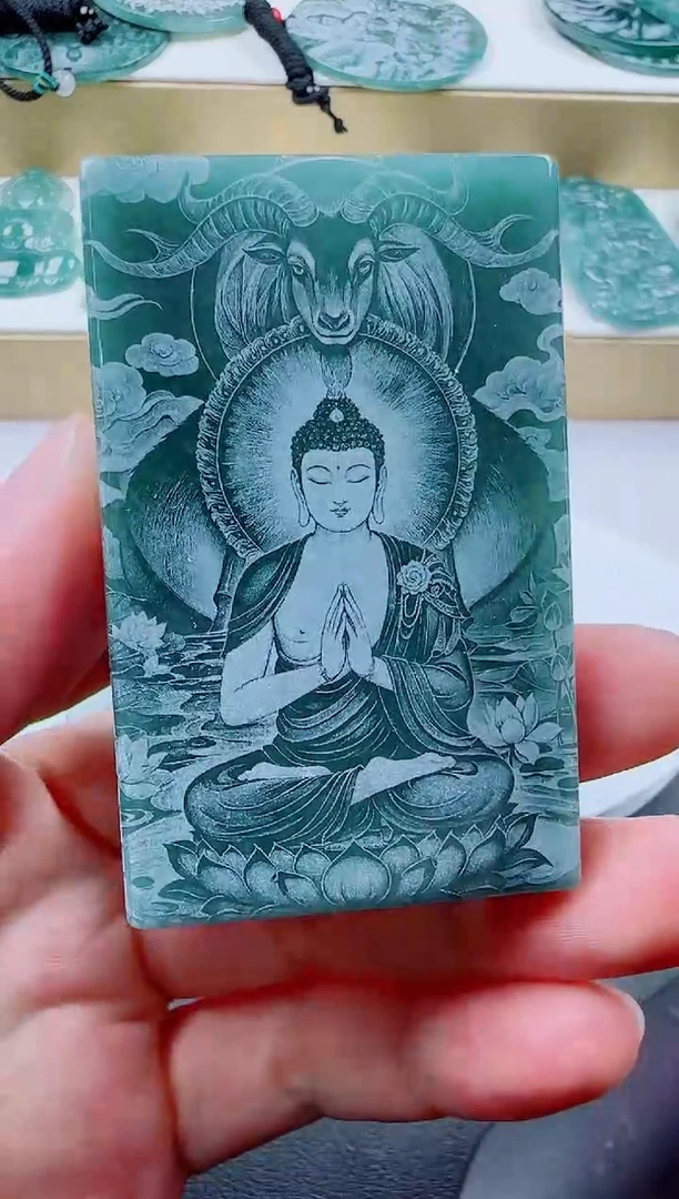 翡翠未镶嵌颈饰羊本命佛