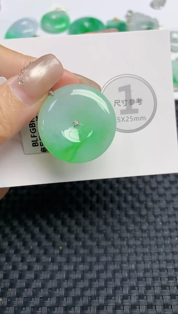 颈饰18K金镶嵌翡翠 天然缅甸A货翡翠百元以上9元证书费自理