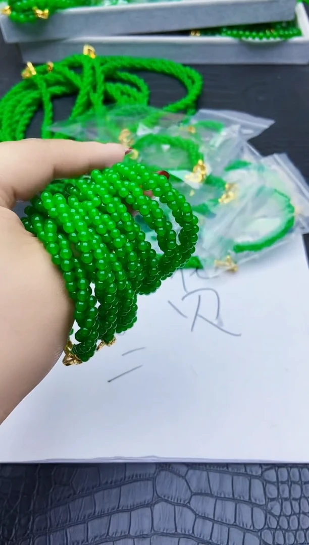 14K金镶嵌翡翠耳饰小米三圈扭扭手串