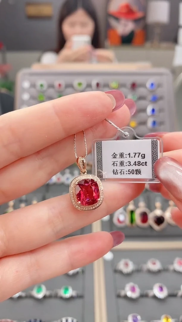 18K金镶嵌颈饰碧玺3.48