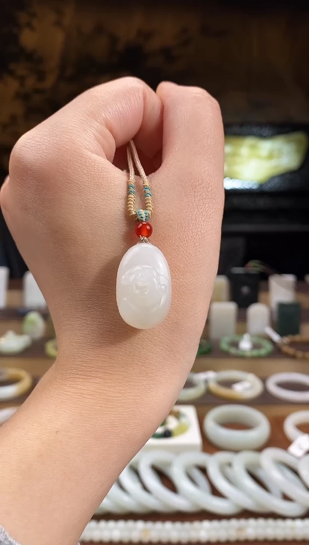 颈饰未镶嵌和田玉弥勒佛