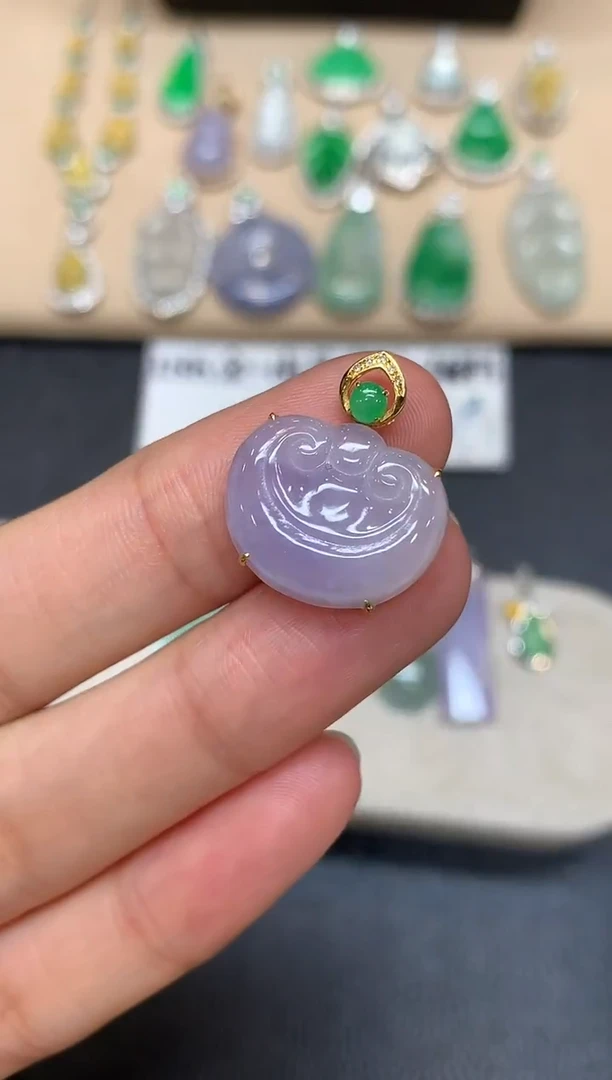 颈饰18K金镶嵌翡翠如意【无服务费