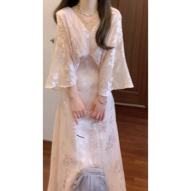 2025秋季温柔风浅粉色V领烧花印花连衣裙收腰显瘦气质长裙9719