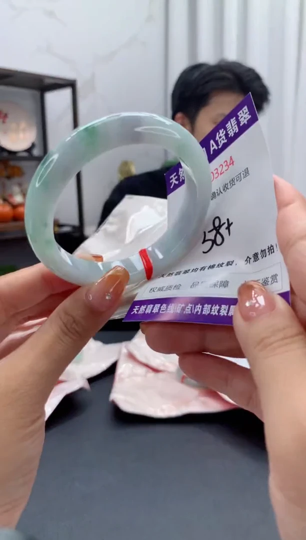 未镶嵌手镯翡翠有纹，完美者勿拍