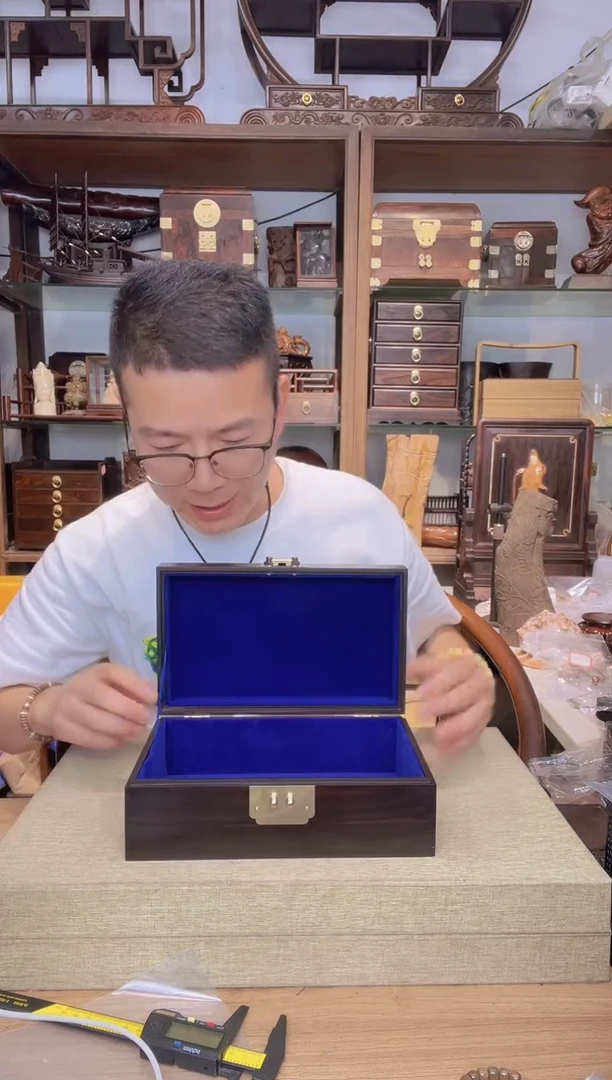 乌木类架子776大叶紫檀25公分翻盖盒