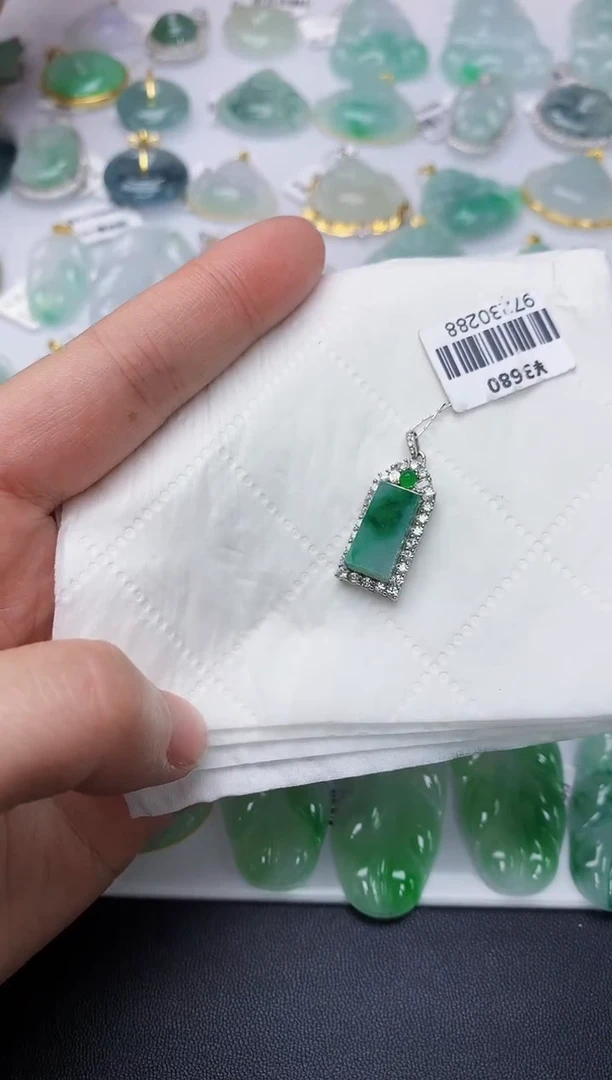 颈饰银S925镶嵌翡翠天然A货