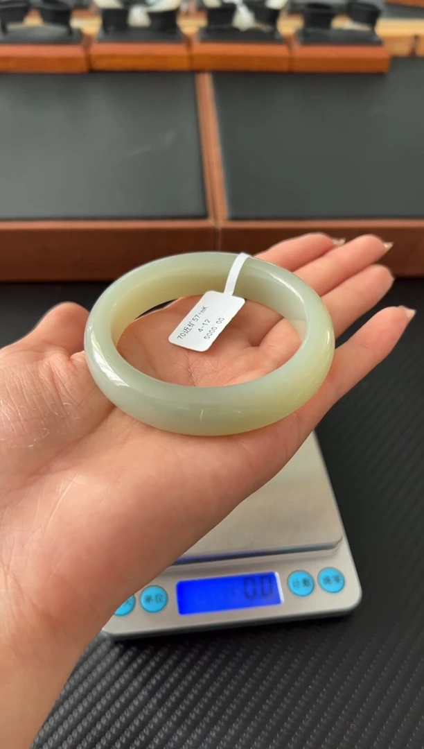 未镶嵌手镯和田玉s***l且末微色差近矿57+mk