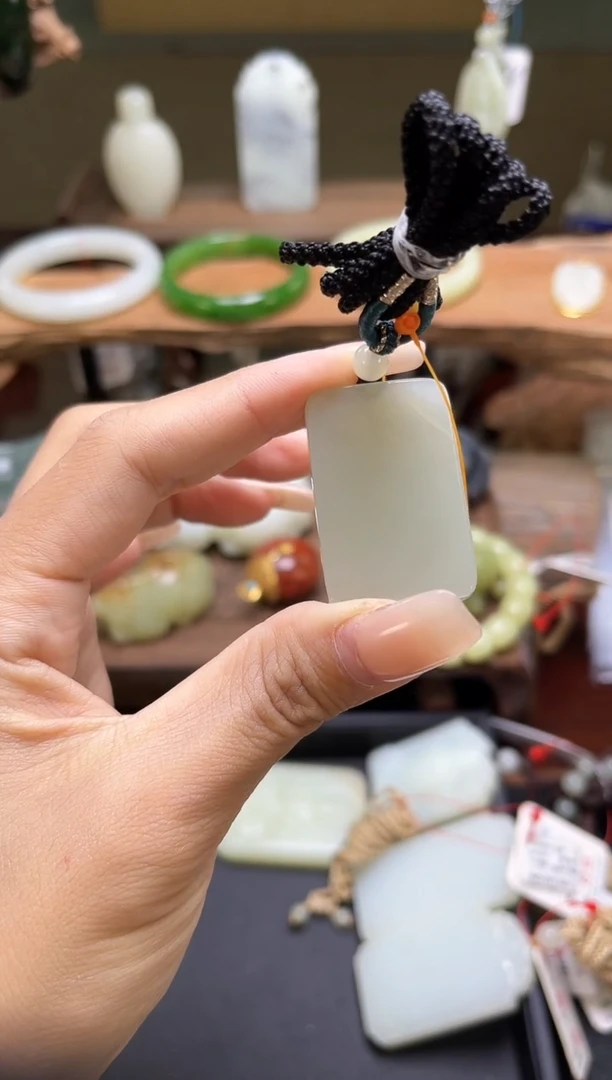 和田玉未镶嵌吊坠(不含链)且末迪克兰 无事牌 31400