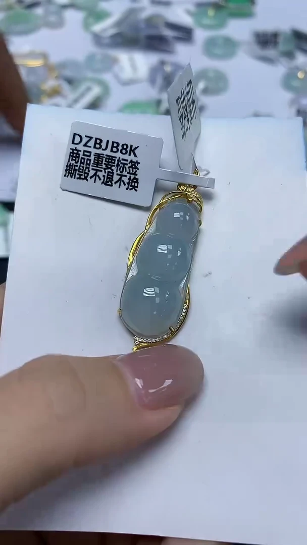 翡翠18K金镶嵌颈饰天然缅甸翡翠A货天然缅甸翡翠A货