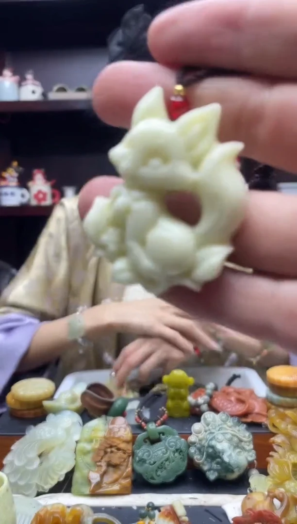未镶嵌岫玉吊坠·