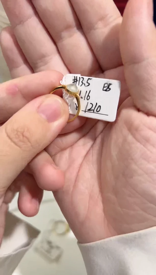 18K金镶嵌戒指翡翠琪*子18K金钻翡翠戒指