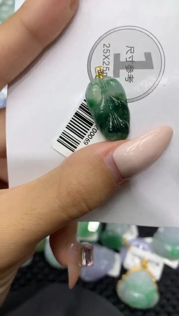 颈饰18K金镶嵌翡翠111111111111